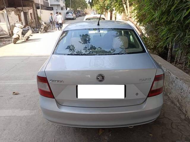 https://images10.gaadi.com/usedcar_image/4248602/original/processed_b1e53dca-9cf9-4fde-a39a-dcfea19b4b63.jpeg?imwidth=6401