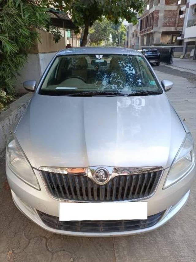 https://images10.gaadi.com/usedcar_image/4248602/original/processed_d96048e8-a64a-4cc8-8bad-335f9fc49836.jpeg?imwidth=6400