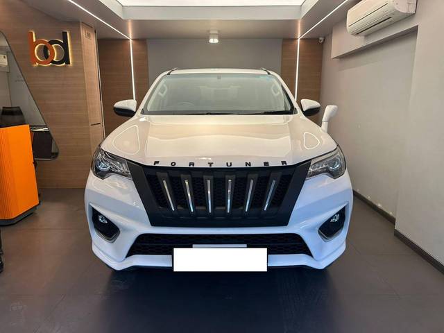 https://images10.gaadi.com/usedcar_image/4248646/original/processed_28e7e0d76ee8b545747c057abde6821e.jpeg?imwidth=6400