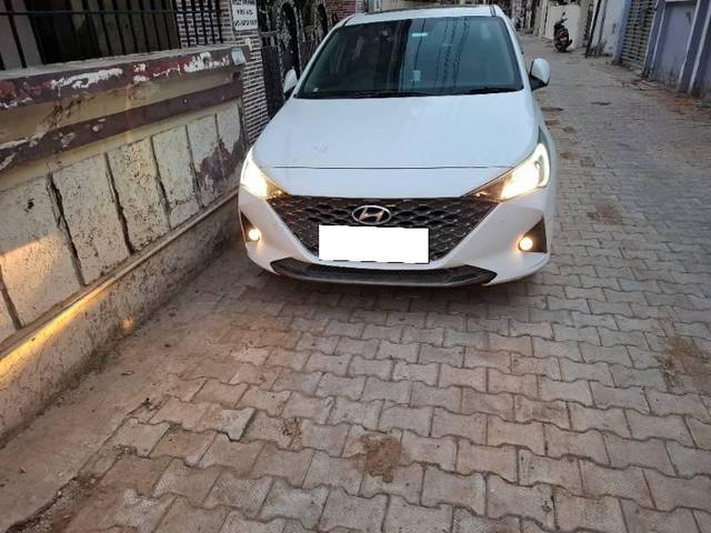 https://images10.gaadi.com/usedcar_image/4248651/original/processed_ff42b2a6-5dc2-4e40-83b9-8f2282bfa722.jpg?imwidth=6400