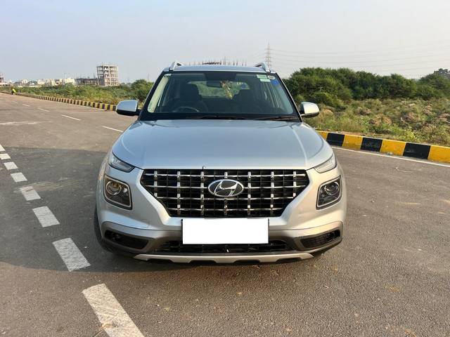 https://images10.gaadi.com/usedcar_image/4248679/original/processed_5fe899bf91ab95faee79d0fb2b561675.jpg?imwidth=6400