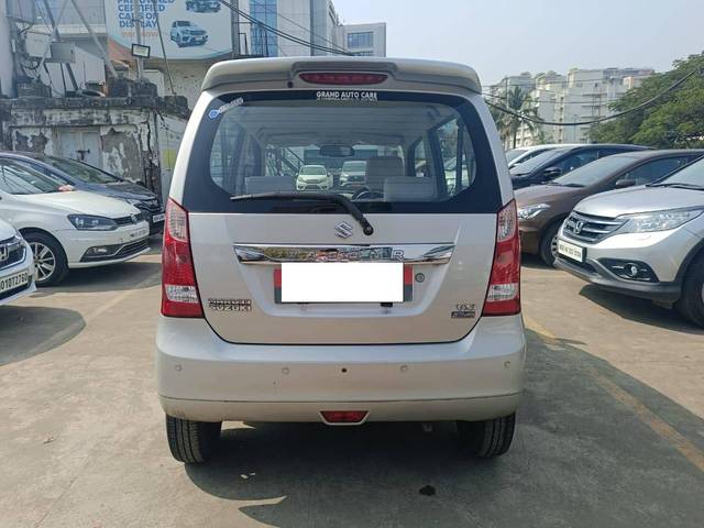 https://images10.gaadi.com/usedcar_image/4248709/original/processed_fe33cb7c20d8018b2f7e55531e98e56d.jpg?imwidth=6402