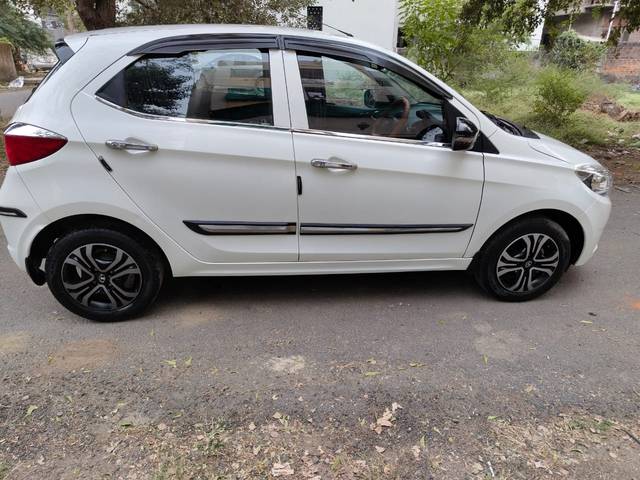 https://images10.gaadi.com/usedcar_image/4248719/original/01322f0fdd676fd5c9df02b3970480fd.jpg?imwidth=6401