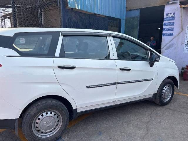 https://images10.gaadi.com/usedcar_image/4248754/original/c14049c2ef156dd41ea5dfdf6aad839f.jpg?imwidth=6402