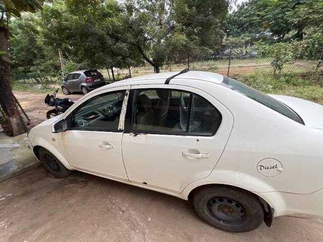 https://images10.gaadi.com/usedcar_image/4248755/original/410eba54165673f73bf553778c20f98a.jpg?imwidth=6402