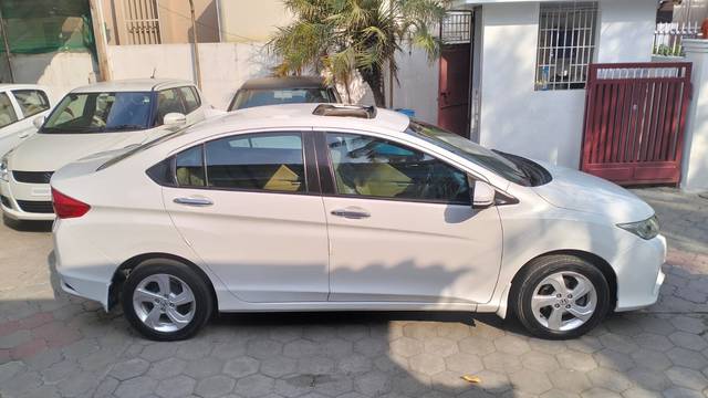 https://images10.gaadi.com/usedcar_image/4248844/original/b58fc17decf1c3bc94febef21e2d76c9.jpeg?imwidth=6401