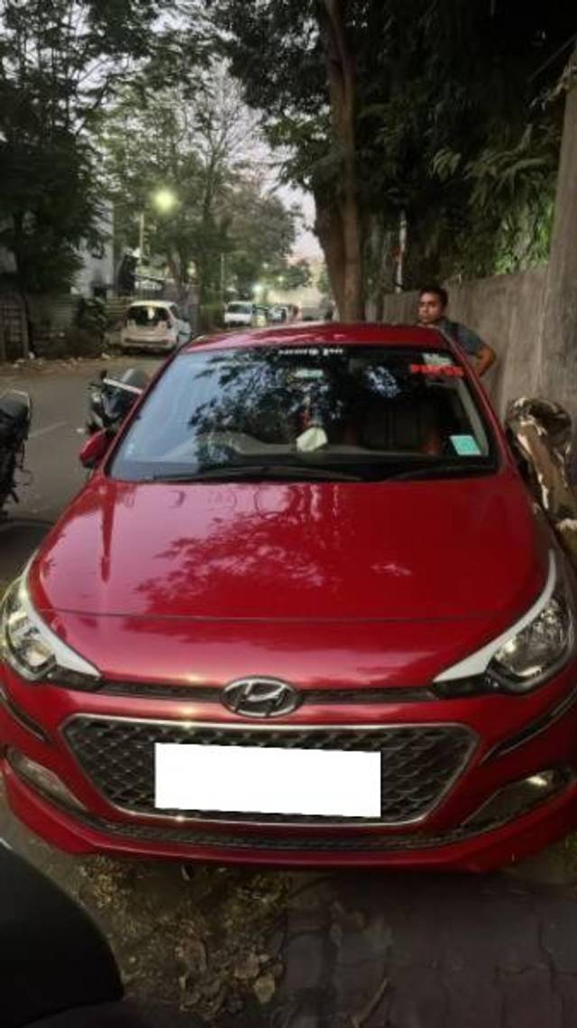 https://images10.gaadi.com/usedcar_image/4248861/original/processed_71f00fc4-5e92-4fff-a533-aa2e48b41fe6.jpg?imwidth=6400