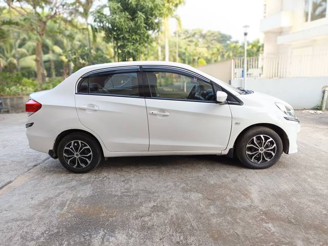 https://images10.gaadi.com/usedcar_image/4248962/original/b20f414854278057a84f253012e8ba8d.jpg?imwidth=6401