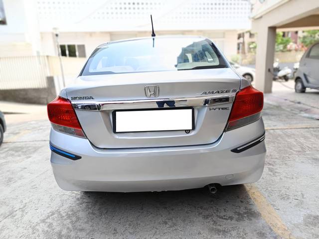 https://images10.gaadi.com/usedcar_image/4248997/original/processed_ea828b9cf8b35e963f9f5a1c8a6d11e0.jpg?imwidth=6402