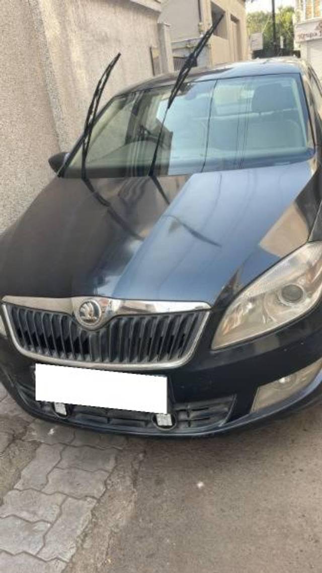 https://images10.gaadi.com/usedcar_image/4249034/original/processed_2640a107-335e-43f8-9dda-fc8ea176bf62.jpeg?imwidth=6400