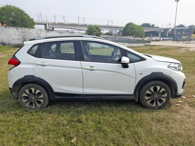 https://images10.gaadi.com/usedcar_image/4249105/original/processed_d1e2b6c160acea09c23b95850965893b.jpg?imwidth=6401