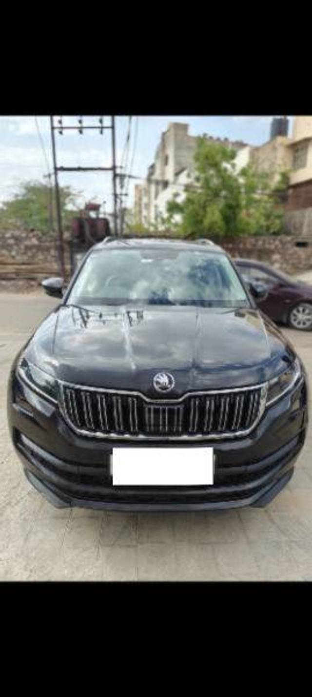 https://images10.gaadi.com/usedcar_image/4249164/original/a586b9b24021f91f4ad76cd2cccfbc52.jpg?imwidth=6400