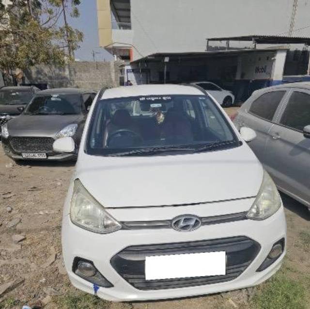 https://images10.gaadi.com/usedcar_image/4249173/original/processed_488a67e5-a3e9-4abb-8d40-29398b618b1f.jpeg?imwidth=6402