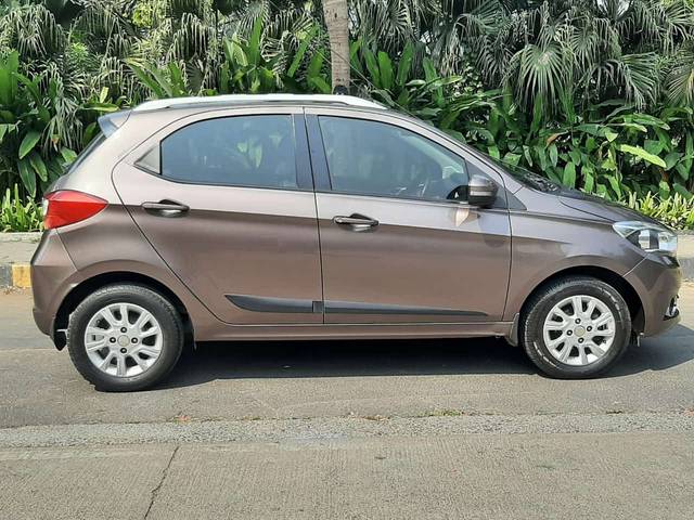 https://images10.gaadi.com/usedcar_image/4249260/original/fa4bda2b997b64928c47d4a93670610d.jpg?imwidth=6401