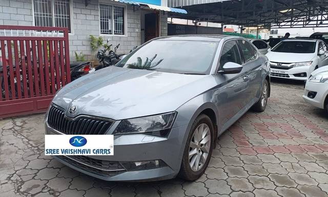 https://images10.gaadi.com/usedcar_image/4249265/original/processed_5a6aecbd46c23fb77a647d1d17f9da75.jpeg?imwidth=6402