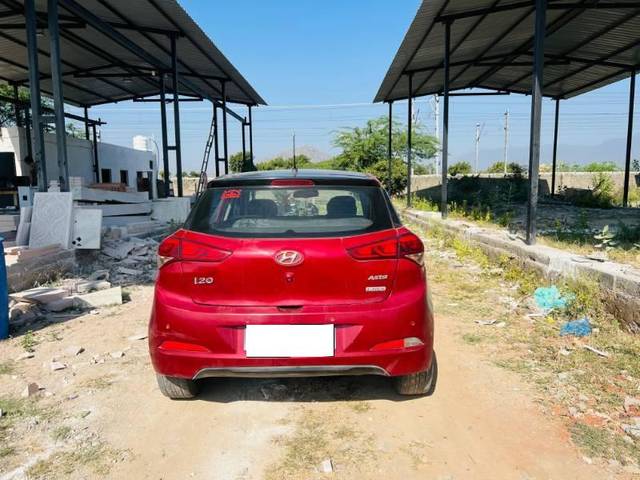 https://images10.gaadi.com/usedcar_image/4249276/original/processed_707dd60f-e5d2-494b-bf6b-a6a9ba2ee7b4.jpg?imwidth=6402