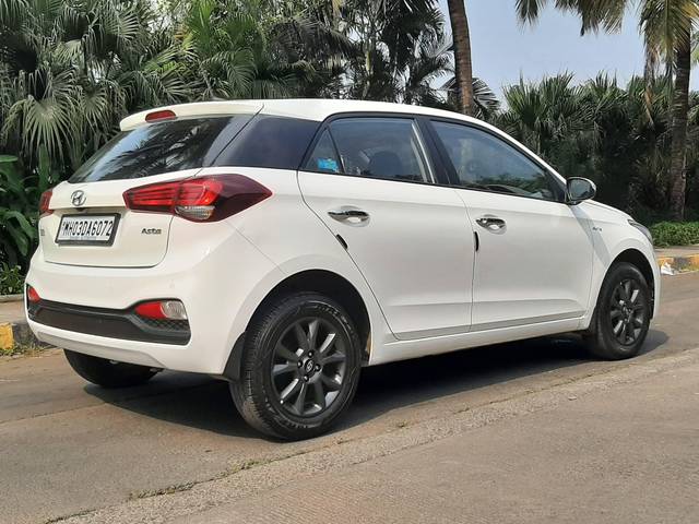 https://images10.gaadi.com/usedcar_image/4249284/original/processed_20d673001b447c53d30c04011f8215e7.jpg?imwidth=6402