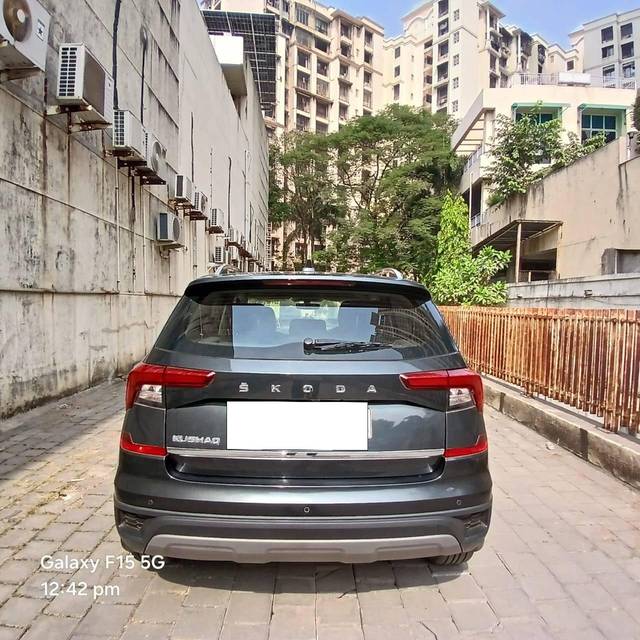 https://images10.gaadi.com/usedcar_image/4249290/original/processed_b96b50719a5dd6b25f537333303682cb.jpg?imwidth=6401