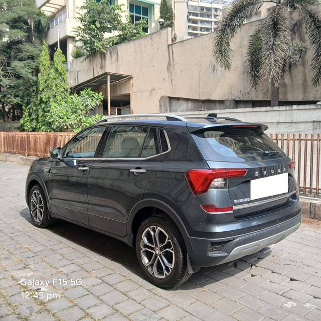 https://images10.gaadi.com/usedcar_image/4249290/original/processed_fa7f72a62587a9bc3632dc2853ce6382.jpg?imwidth=6402