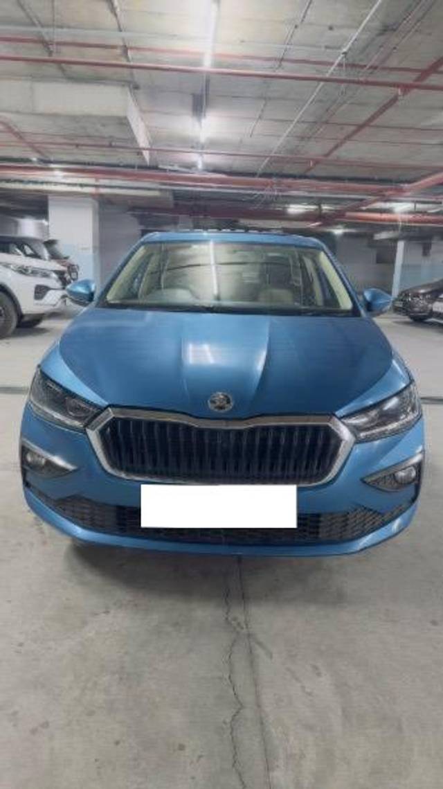 https://images10.gaadi.com/usedcar_image/4249319/original/processed_01b49c06-58f0-4895-b415-c9d82c62491d.jpg?imwidth=6400