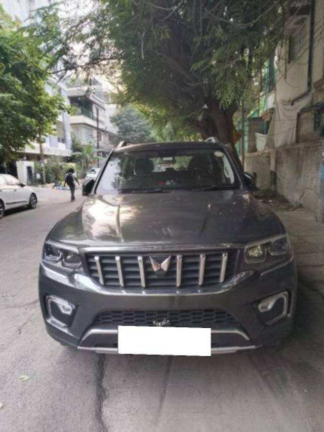 https://images10.gaadi.com/usedcar_image/4249351/original/processed_b1c8c64e-4b98-4144-be51-a0b334b6148e.jpeg?imwidth=6400