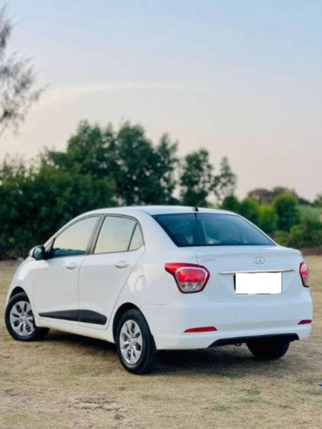 https://images10.gaadi.com/usedcar_image/4249371/original/processed_c41fdc3c-e543-4dc4-bf32-dbc13787f847.jpg?imwidth=6402