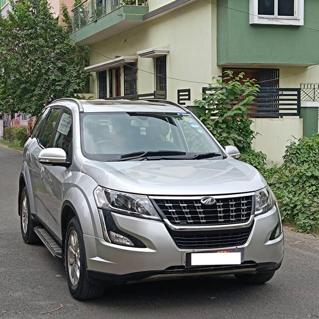 https://images10.gaadi.com/usedcar_image/4249386/original/processed_76b8d03a0ac7f5ebcb08781f3109dfc3.jpg?imwidth=6400