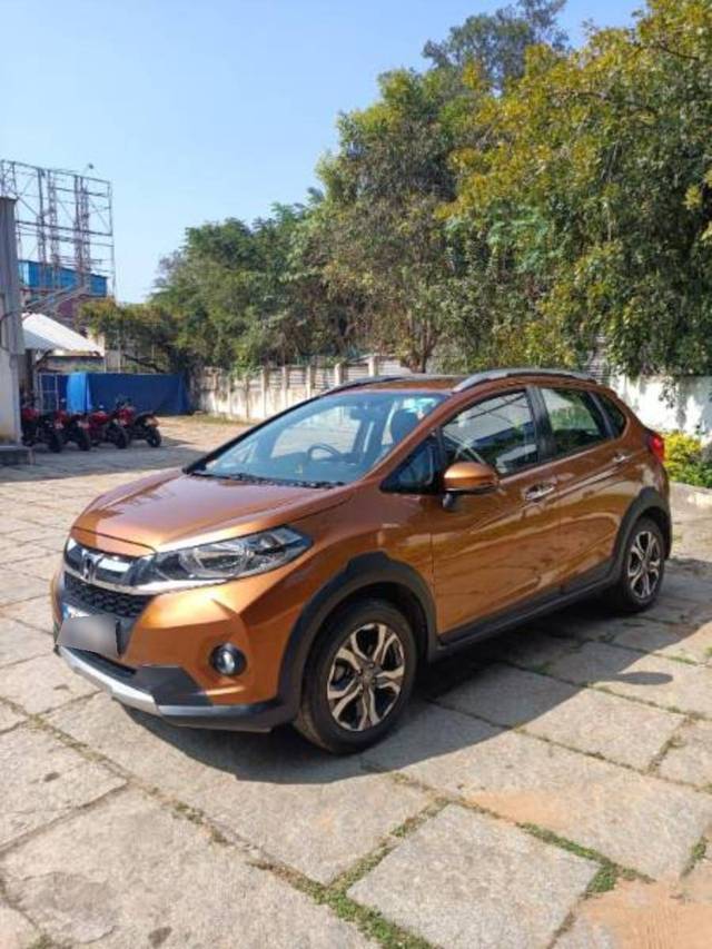 https://images10.gaadi.com/usedcar_image/4249387/original/465f5d1451a16354d1a3da25e262392b.jpg?imwidth=6401