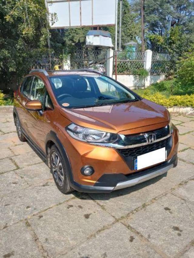 https://images10.gaadi.com/usedcar_image/4249387/original/6c8884a927d90209276b819e5d156002.jpg?imwidth=6400