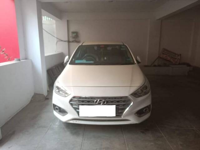 https://images10.gaadi.com/usedcar_image/4249392/original/processed_84881b47014148d6060d8c15ba80d69d.jpg?imwidth=6402