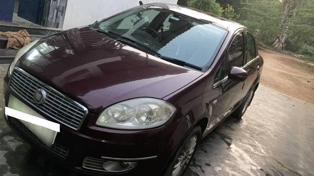 https://images10.gaadi.com/usedcar_image/4249422/original/processed_f002664a-a862-484c-a46e-4257275cc280.jpg?imwidth=6402