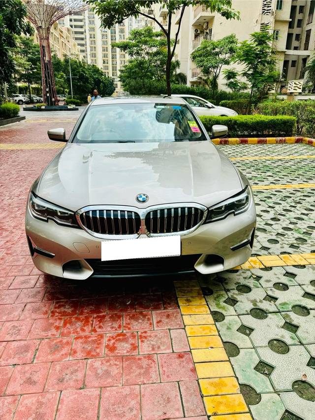 https://images10.gaadi.com/usedcar_image/4249462/original/processed_000ef07d-19b2-49a0-98e3-c1ff01d007b0.jpeg?imwidth=6400