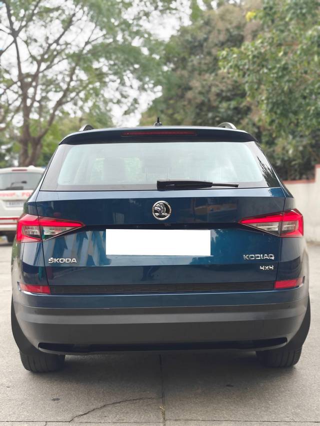 https://images10.gaadi.com/usedcar_image/4249505/original/processed_ae49df172a09a56f6df86ea048fa8667.jpg?imwidth=6402