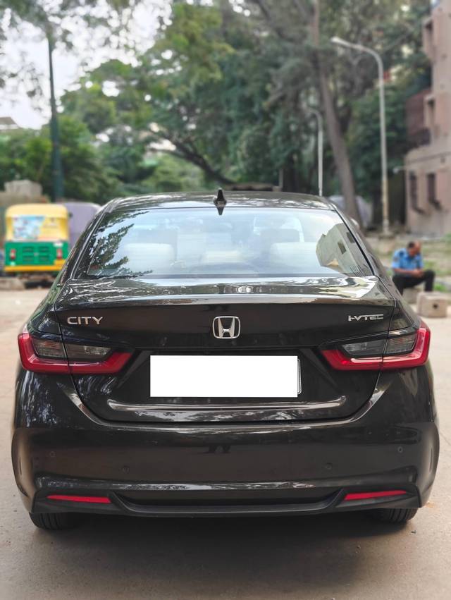 https://images10.gaadi.com/usedcar_image/4249510/original/processed_dda2a7d357dd6d0d2befe6daad93148d.jpg?imwidth=6402