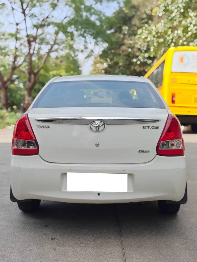 https://images10.gaadi.com/usedcar_image/4249532/original/processed_9deb2dc0b33d3a9cd9d3597eb9b59f5c.jpg?imwidth=6402