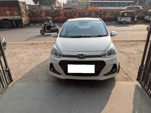 https://images10.gaadi.com/usedcar_image/4249592/original/processed_00e4f5ac-4684-4d1c-a6e0-b8b4cb7705cf.jpg?imwidth=6400