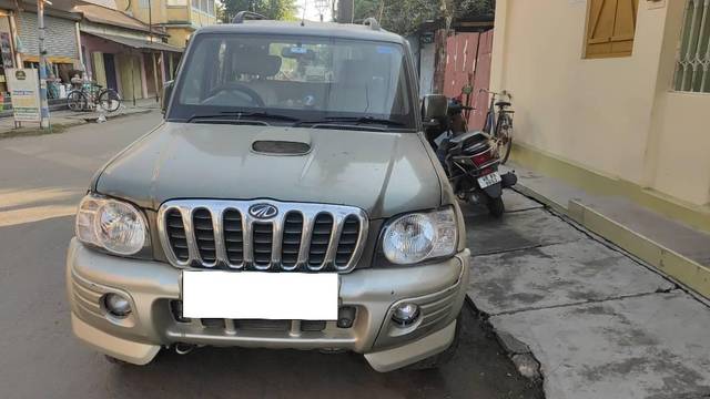 https://images10.gaadi.com/usedcar_image/4249720/original/processed_ca26836a-728c-4ec9-bbde-dd082ae6989b.jpg?imwidth=6400