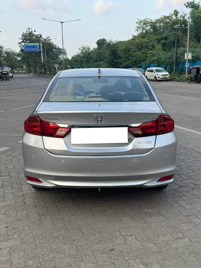 https://images10.gaadi.com/usedcar_image/4249792/original/processed_d80362d6a434ce3500e54e6902f12c18.jpg?imwidth=6402