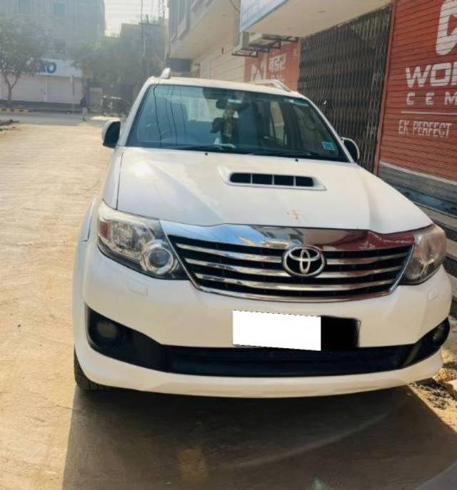 https://images10.gaadi.com/usedcar_image/4249813/original/processed_fa7c7d88-a957-4106-b62c-0f8dda005803.jpg?imwidth=6402