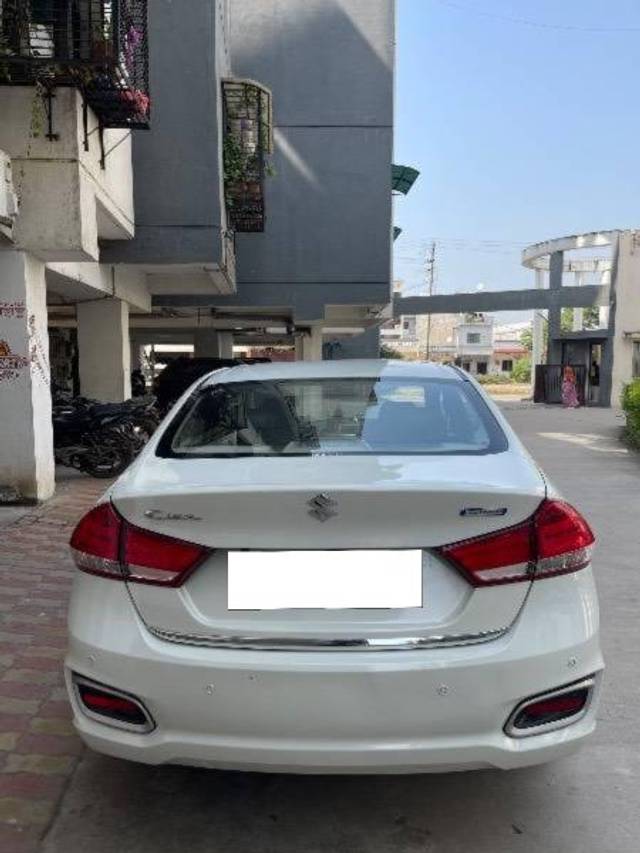 https://images10.gaadi.com/usedcar_image/4249866/original/processed_57c2f18f-2ea0-4d63-82af-e571067145e9.jpg?imwidth=6402