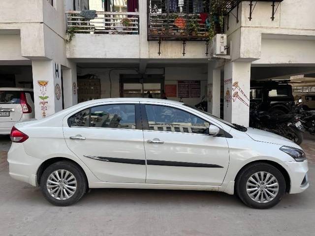 https://images10.gaadi.com/usedcar_image/4249866/original/processed_eb7bffd6-b873-44aa-a7ef-9fc446b19090.jpg?imwidth=6401