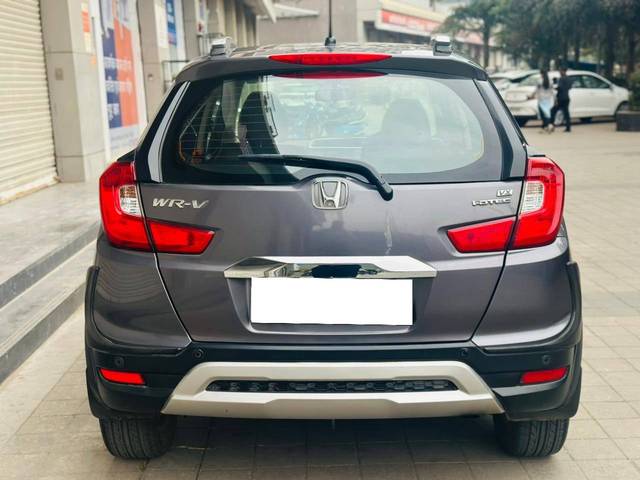 https://images10.gaadi.com/usedcar_image/4249920/original/processed_84492cc85f75051d53ed52cd75ea6857.jpg?imwidth=6402