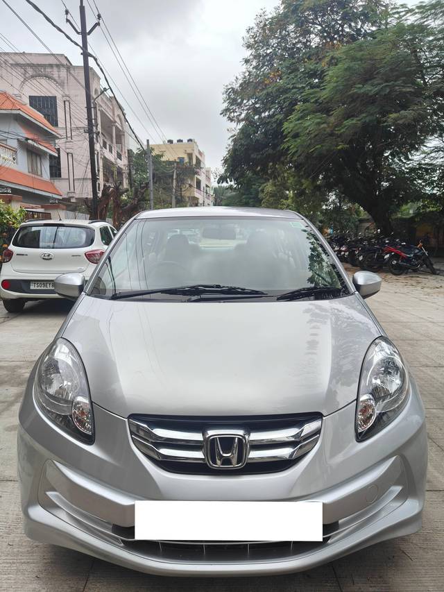 https://images10.gaadi.com/usedcar_image/4249932/original/processed_52dc56169dda196190ffe747617830c1.jpg?imwidth=6400