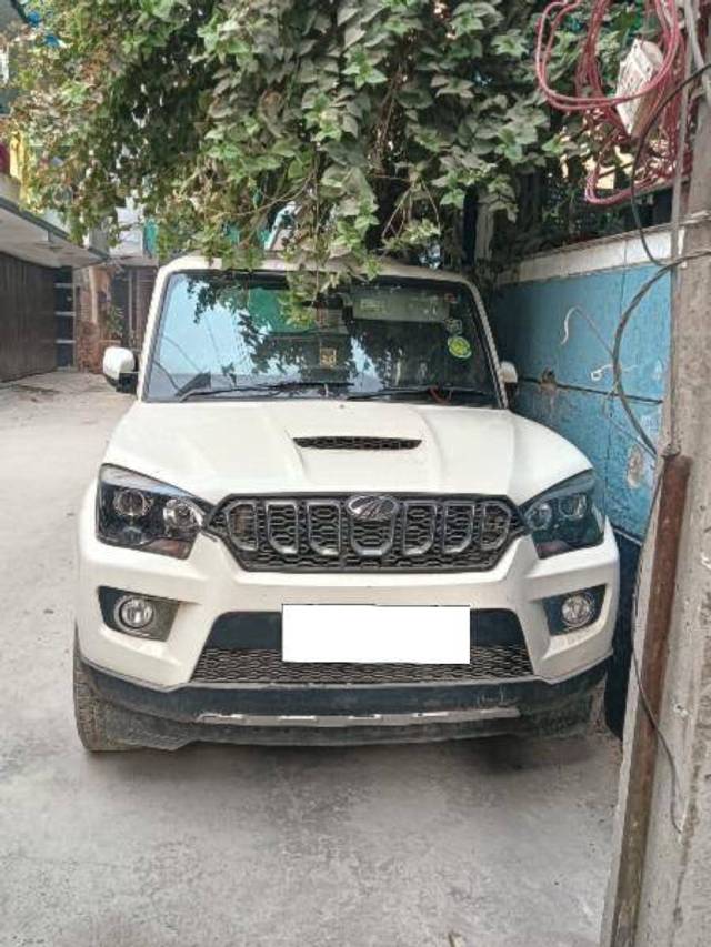 https://images10.gaadi.com/usedcar_image/4249940/original/001611148117f851c2e56112593149ad.jpg?imwidth=6400