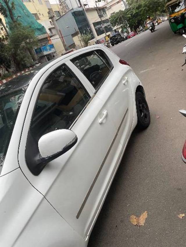 https://images10.gaadi.com/usedcar_image/4249941/original/e9f75ae56905b0dbd8439b7fb62b9b54.jpg?imwidth=6402