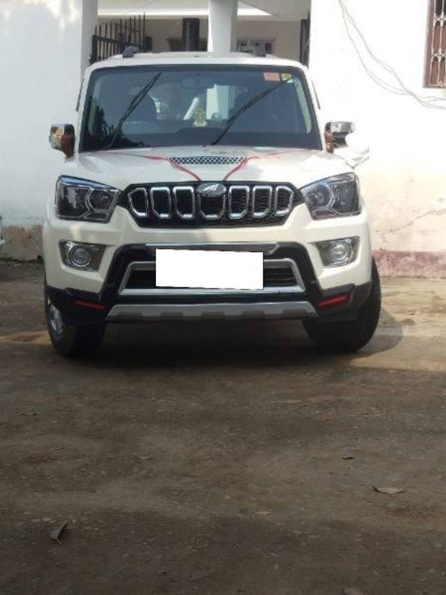 https://images10.gaadi.com/usedcar_image/4250026/original/processed_7f57c145-e2cb-43dd-ac9a-0669e96feae5.jpg?imwidth=6400