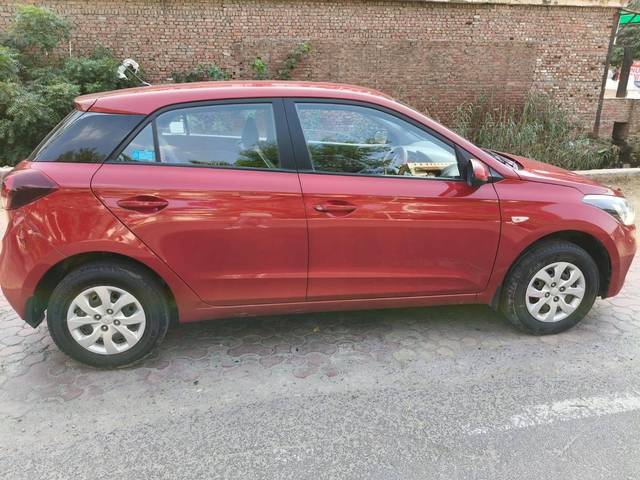 https://images10.gaadi.com/usedcar_image/4250102/original/processed_49762cc25fe759e11cd09ce11198875f.jpg?imwidth=6401