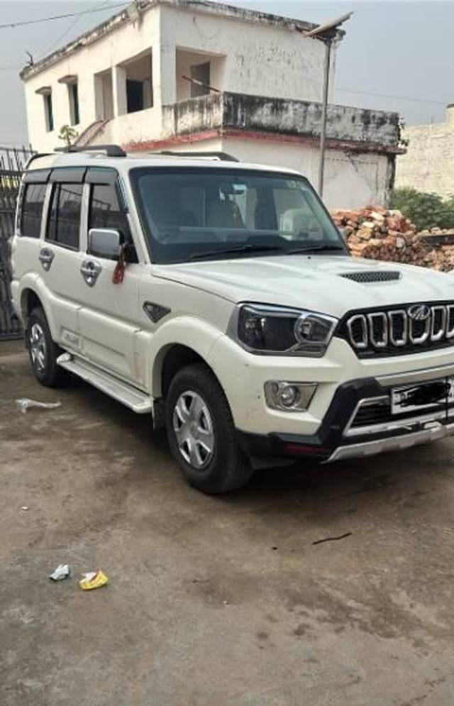 https://images10.gaadi.com/usedcar_image/4250127/original/processed_376bf2c5-d1b5-4d08-9c50-47df7d7a3113.jpg?imwidth=6400