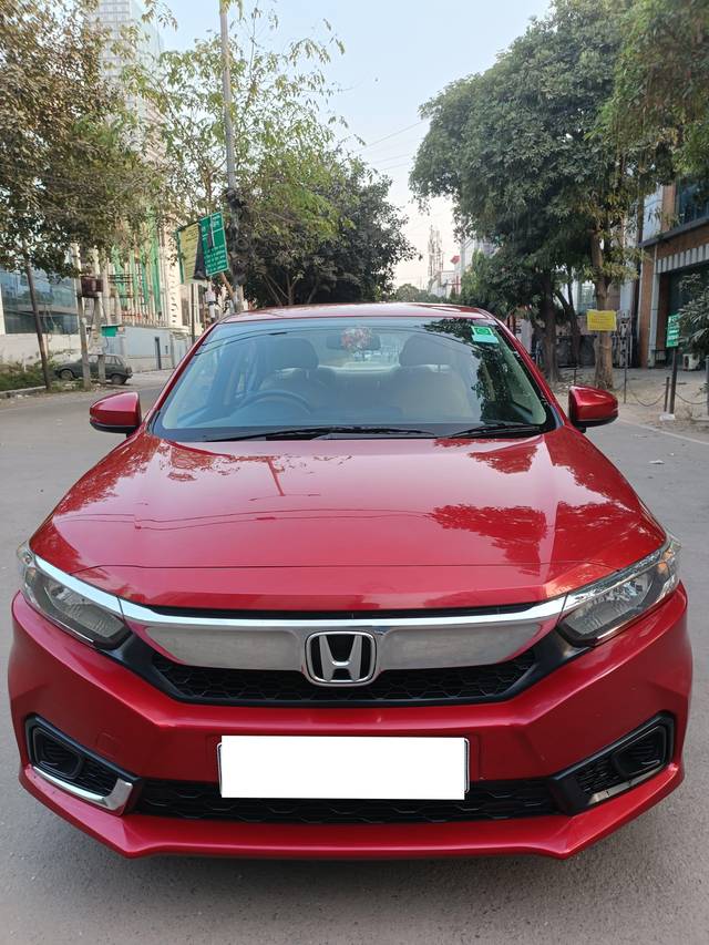 https://images10.gaadi.com/usedcar_image/4250162/original/processed_b25a085a3e229ee033c3f3bdc60c0318.jpg?imwidth=6400