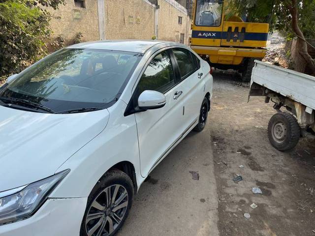 https://images10.gaadi.com/usedcar_image/4250171/original/4b979649d9a15515724769a04fa06a4b.jpg?imwidth=6402